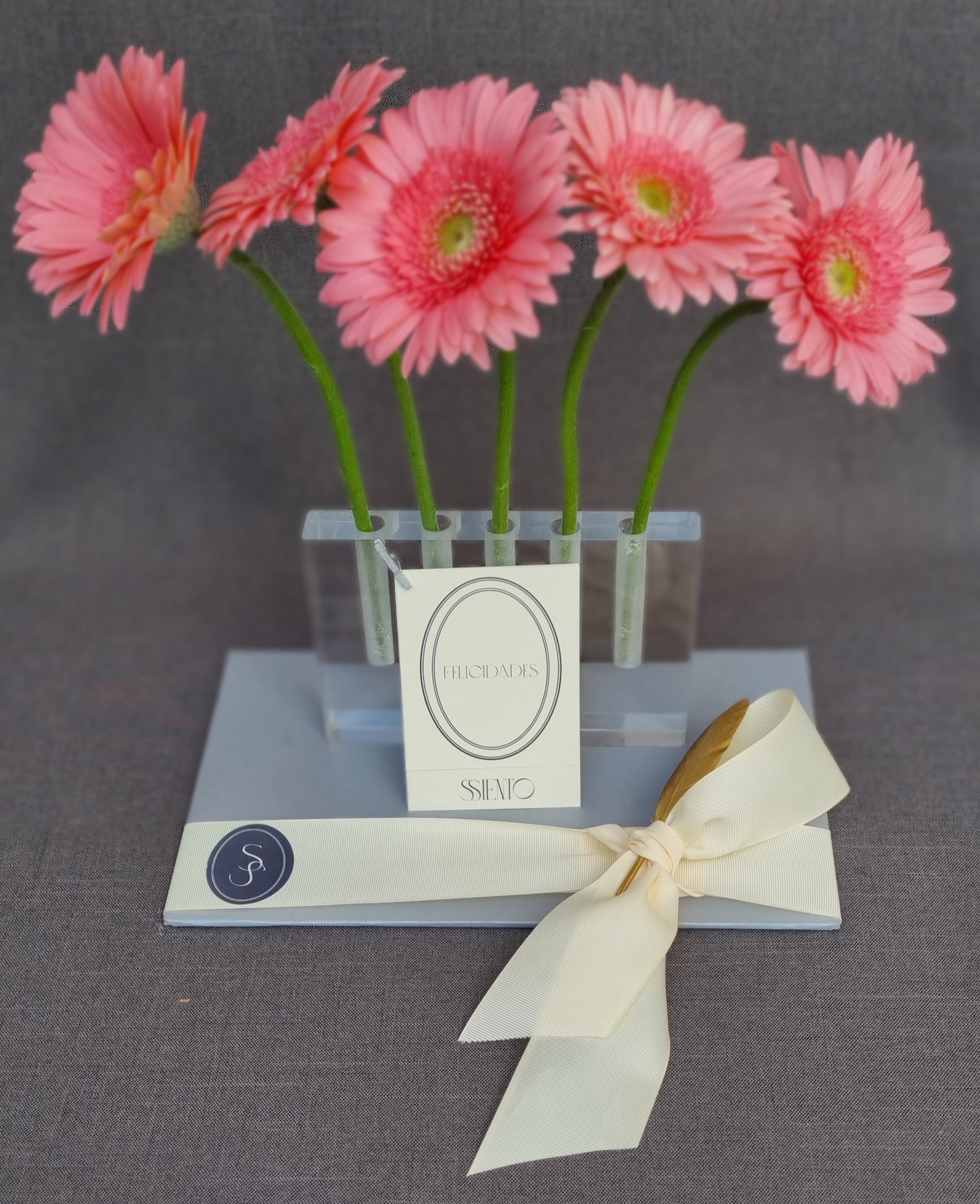 FLORERO DE ACRILICO PARA CINCO FLORES