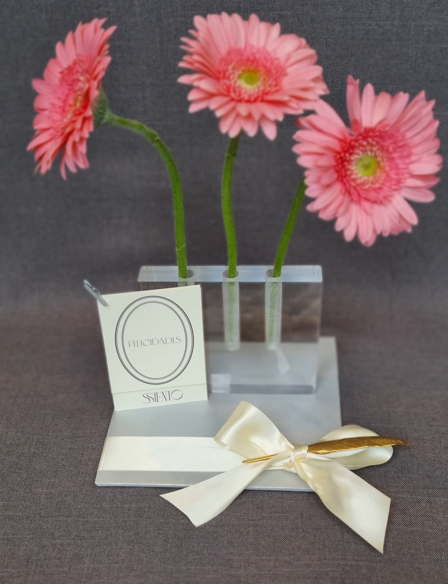 FLORERO DE ACRILICO PARA TRES FLORES