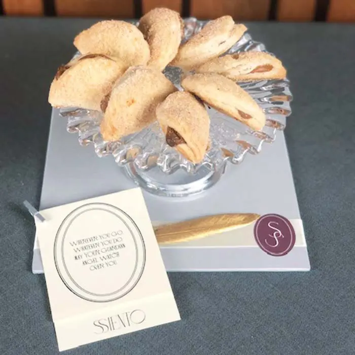 PASTELERA DE CRISTAL CON REPOSTERÍA