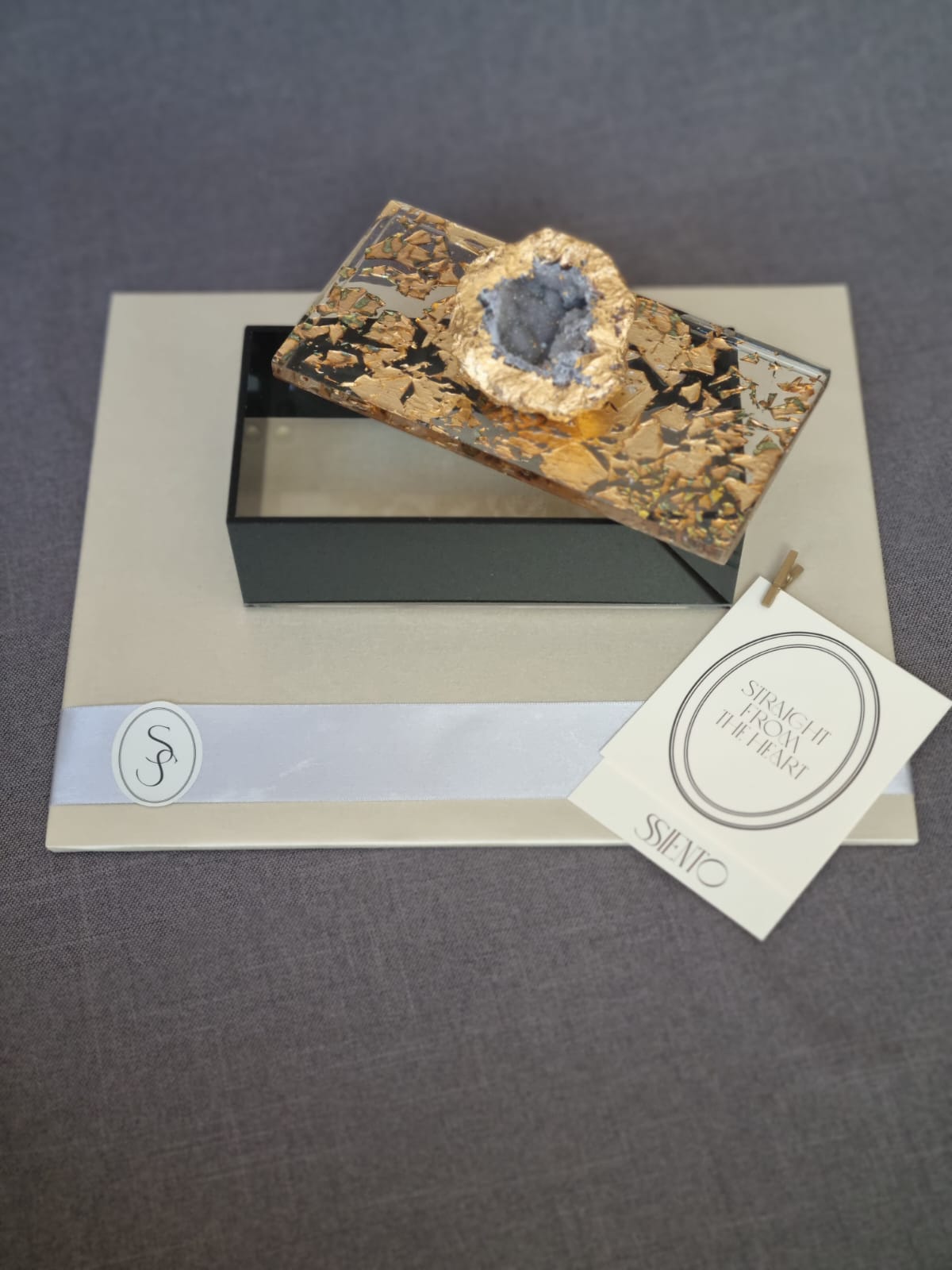 CAJA DE ACRÍLICO CON PIEDRA NATURAL