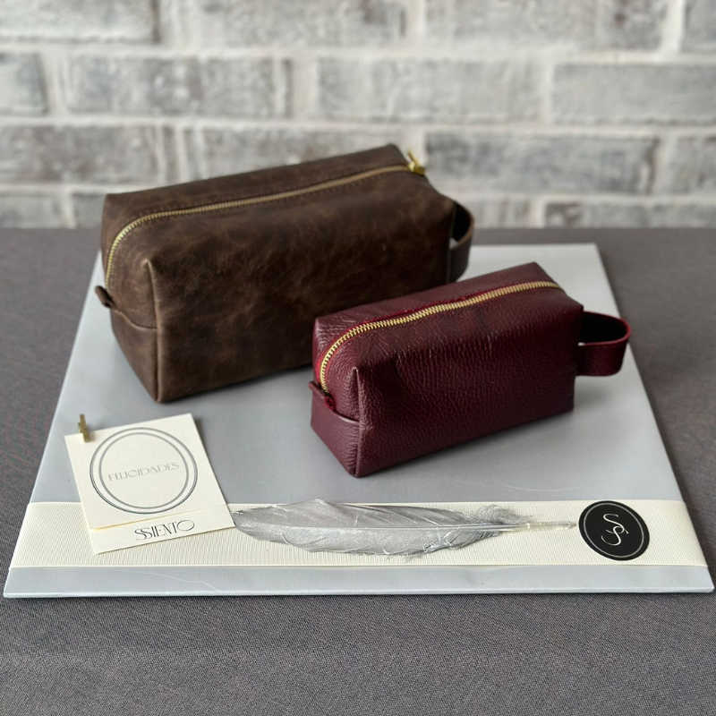 Estuche de viaje y cosmetiquera de piel