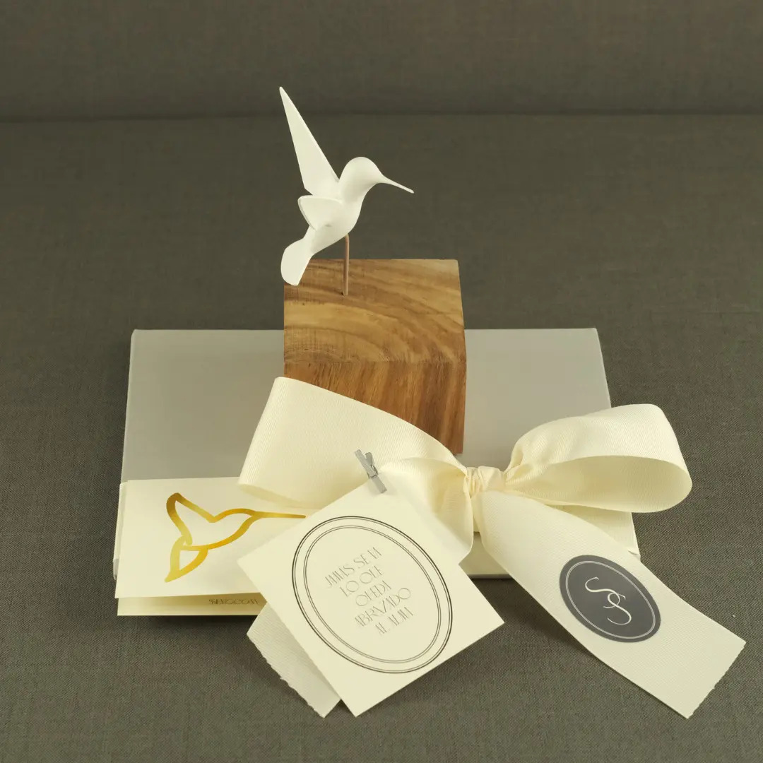 COLIBRÍ CON PEDESTAL Y ALAS DAVIT NAVA