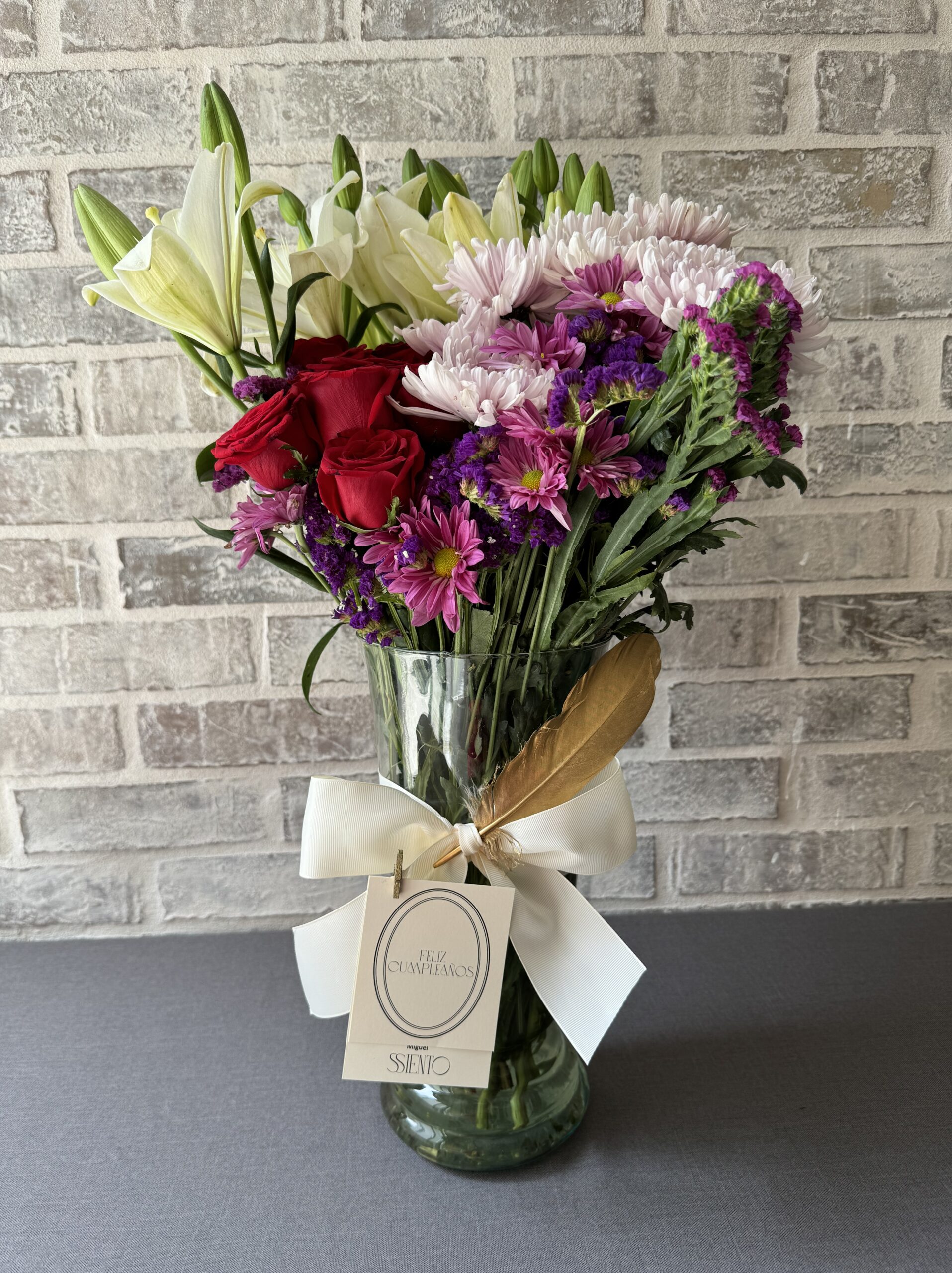 Arreglo flores rosas, Lilys y margaritas