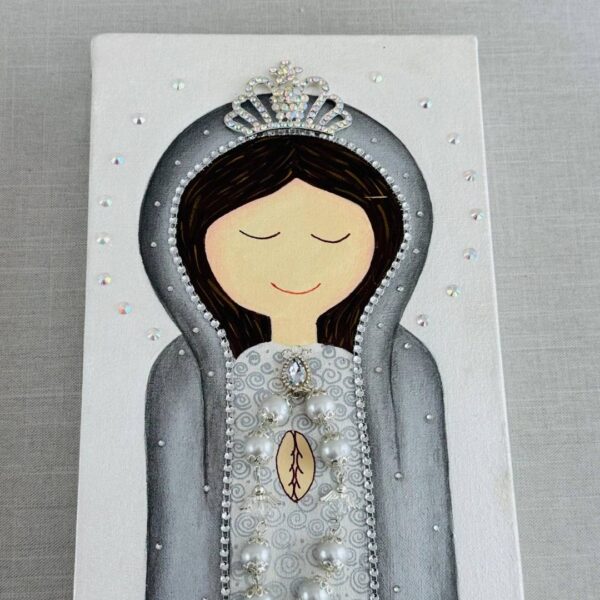 Cuadro de virgen con rosario plateado 1