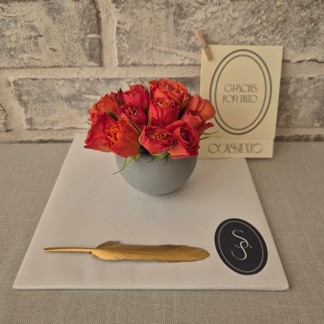 MACETA CON MINI ROSA